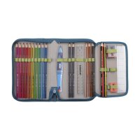 Scout Neo Set Action Federmappe von schräg oben fotografiert, zeigt geöffnetes Etui mit Stiften, Lineal und Zubehör.