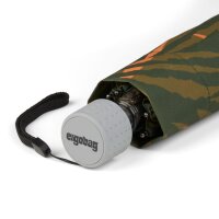 Ergobag Regenschirm ExBärdition geöffnet, seitliche Ansicht zeigt Bär-Motiv auf Schirmdach vor hellem Hintergrund.