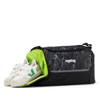 Ergobag Sporttasche Super ReflektBär, Seitenansicht der reflektierenden Tasche mit Sicht auf Logo und Tragegurte.
