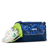 ergobag Sporttasche OzeanBärwohner, seitliche Ansicht der blauen Tasche mit buntem Print, Tragegriff und Schultergurt