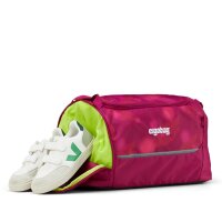 ergobag Sporttasche MondzauBär seitliche Frontansicht, zeigt reflektierende Details, Tragegriff und Schultergurt