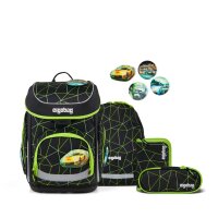 Ergobag Cubo CyBär Race Schulranzen, Frontansicht, zeigt buntes Rennwagen-Design mit reflektierenden Details.