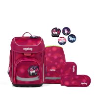 Ergobag Cubo MondzauBär Schulrucksack frontal stehend, zeigt Design mit Bär und Mond auf dunkelblauem Grund.