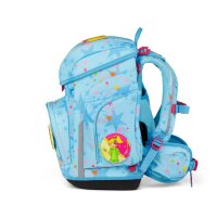 Ergobag Cubo Bärhext Schulranzen von schräg vorne mit sichtbarer Front, Seitentasche und ergonomischem Tragesystem.