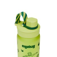 Ergobag Trinkflasche Fußball, Artikel 00828-20172-10: seitliche Ansicht, grüne Flasche mit Fußball-Motiv und grauem Verschluss.